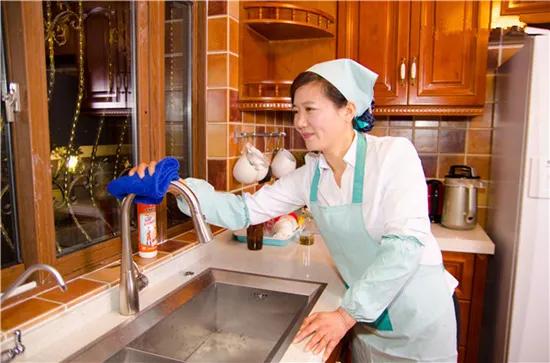 國(guó)內(nèi)家政市場(chǎng)現(xiàn)狀探析 機(jī)遇與挑戰(zhàn)并存