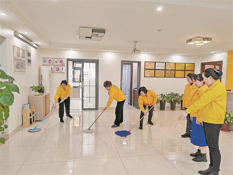 泉州率先發(fā)布家政開(kāi)荒保潔服務(wù)標(biāo)準(zhǔn)，助力行業(yè)規(guī)范化發(fā)展